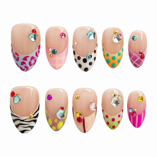 Gem Party press on nails faits main avec strass colorés, motifs léopard, zèbre, pois et carreaux