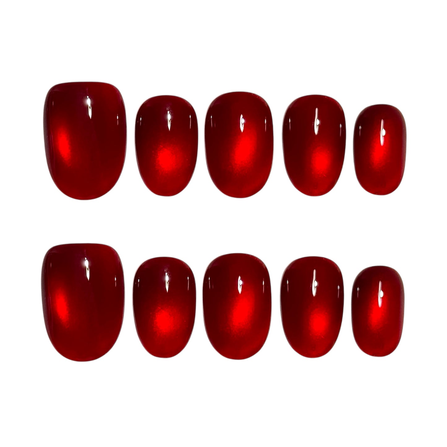 Ongles courts arrondis rouges avec effet perle de verre et cat eye