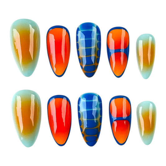 faux ongles colorés bleu orange et jaune avec effet dégradé brillant