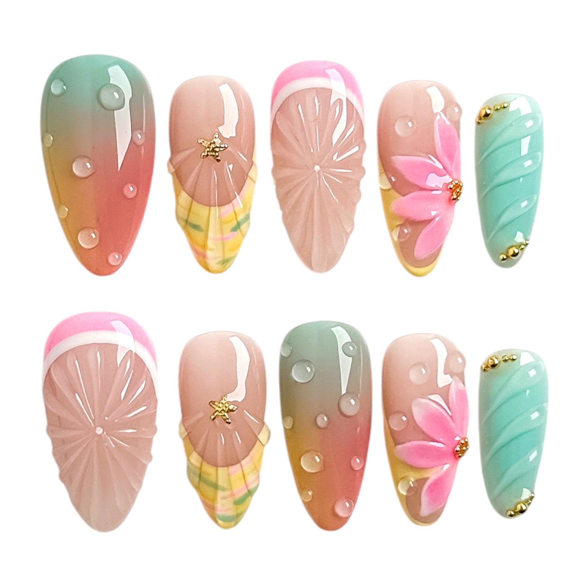 Coquélia, ongles press-on faits main avec coquillages, fleurs en relief et couleurs pastel inspirées de l’été