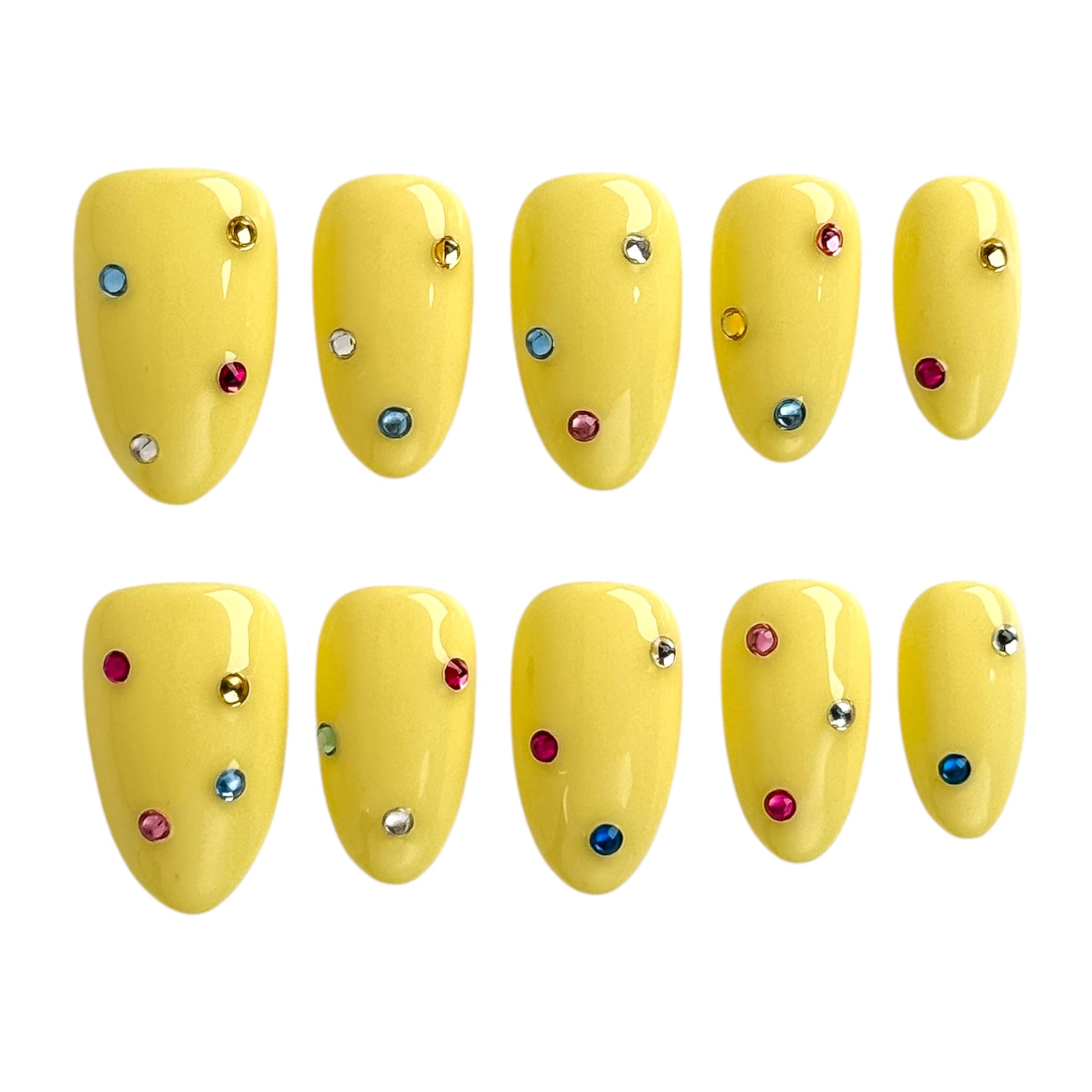 Limonciel faux ongles press-on jaune beurre avec cristaux colorés et finition brillante