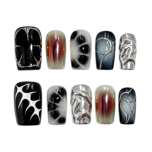 Eclipse par NailMusee – Ongles press-on chromés et noirs au style galactique 