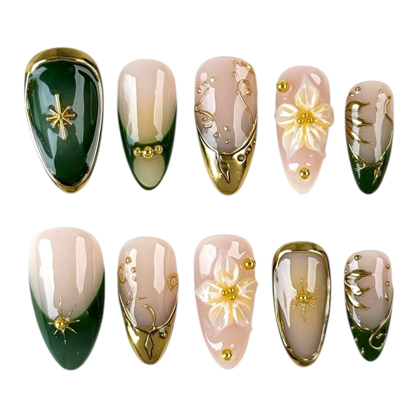 Faux ongles vert émeraude avec fleurs 3D et détails dorés, finition brillante effet gel