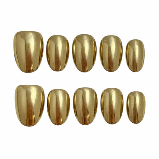 Faux ongles dorés au fini miroir pour un look luxueux