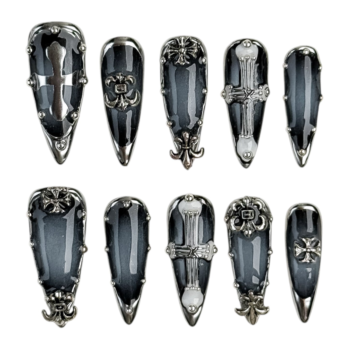 Ongles press-on gothiques noir dégradé avec croix argentée et finition chrome, collection NOIRVEIL par NailMusee