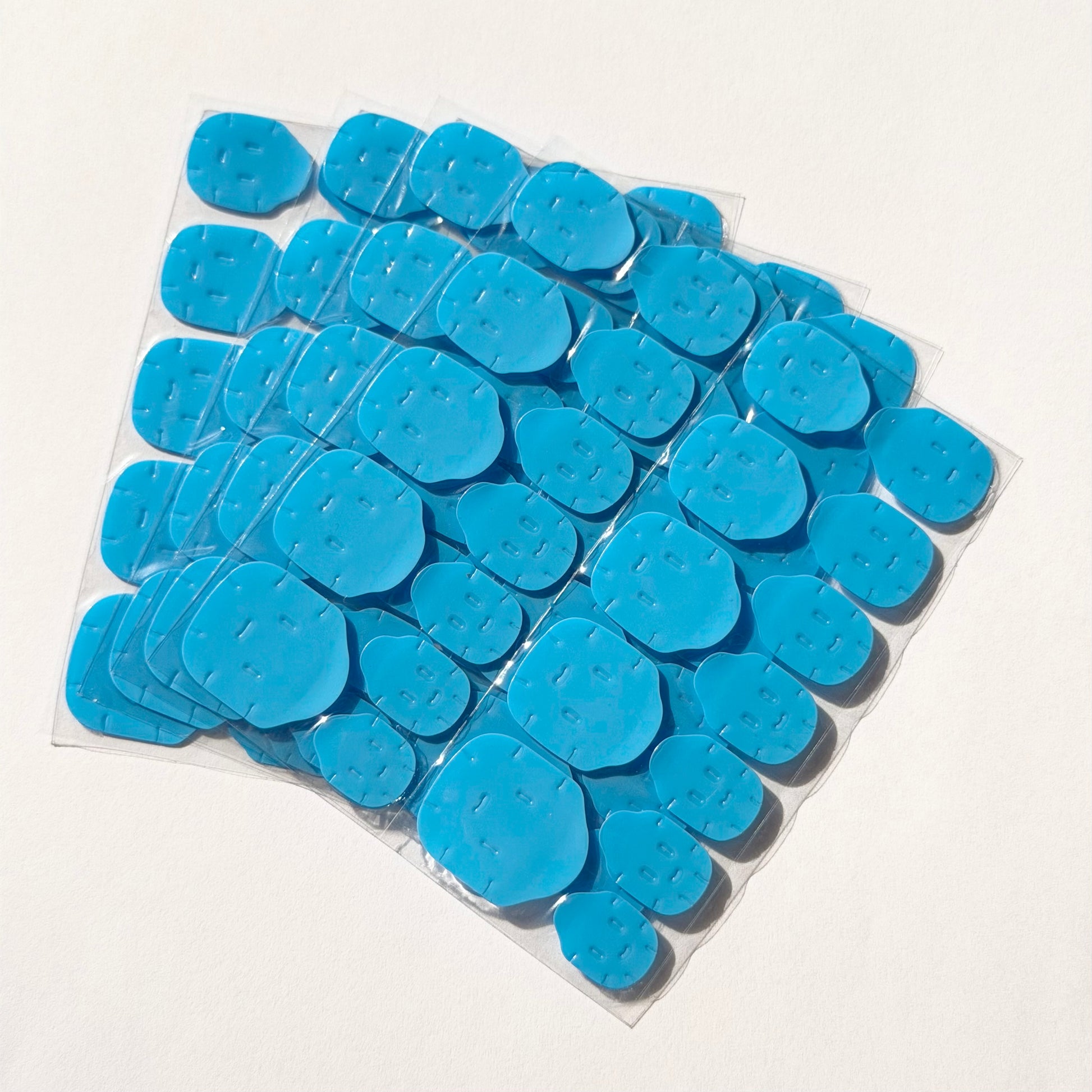 Pastilles adhésives bleues M/L pour faux ongles et plaques ongulaires moyennes à larges
