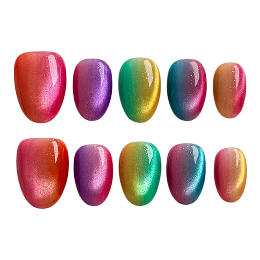 Ongles press-on Rainbow Aura avec dégradé arc-en-ciel et effet œil-de-chat irisé, faits main par NailMusee