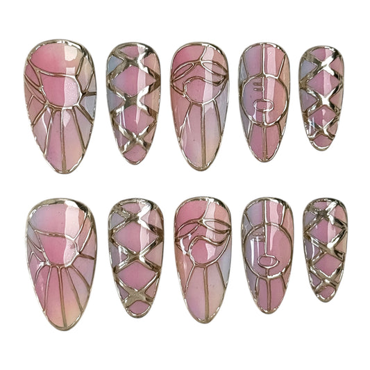 Press-on nails Vitra avec dégradé rose, lignes métalliques effet vitrail et motifs graphiques faits main.